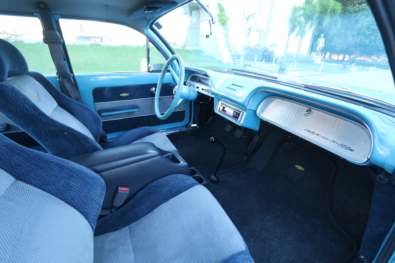 1960_Corvair_interior.jpg