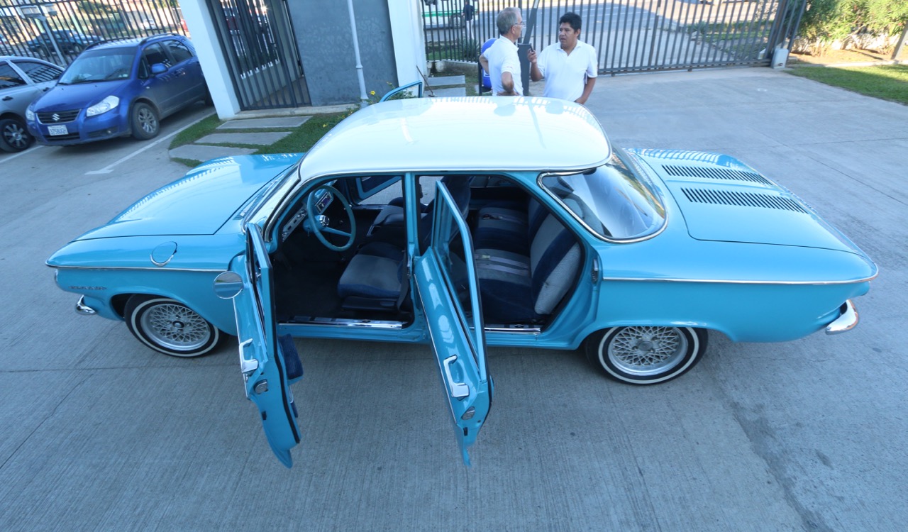 1960_Corvair_side_open.jpg