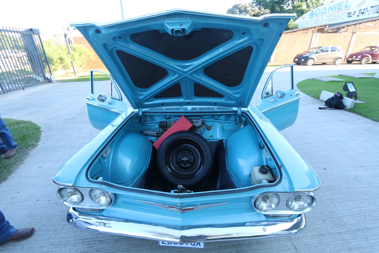 1960_Corvair_trunk.jpg